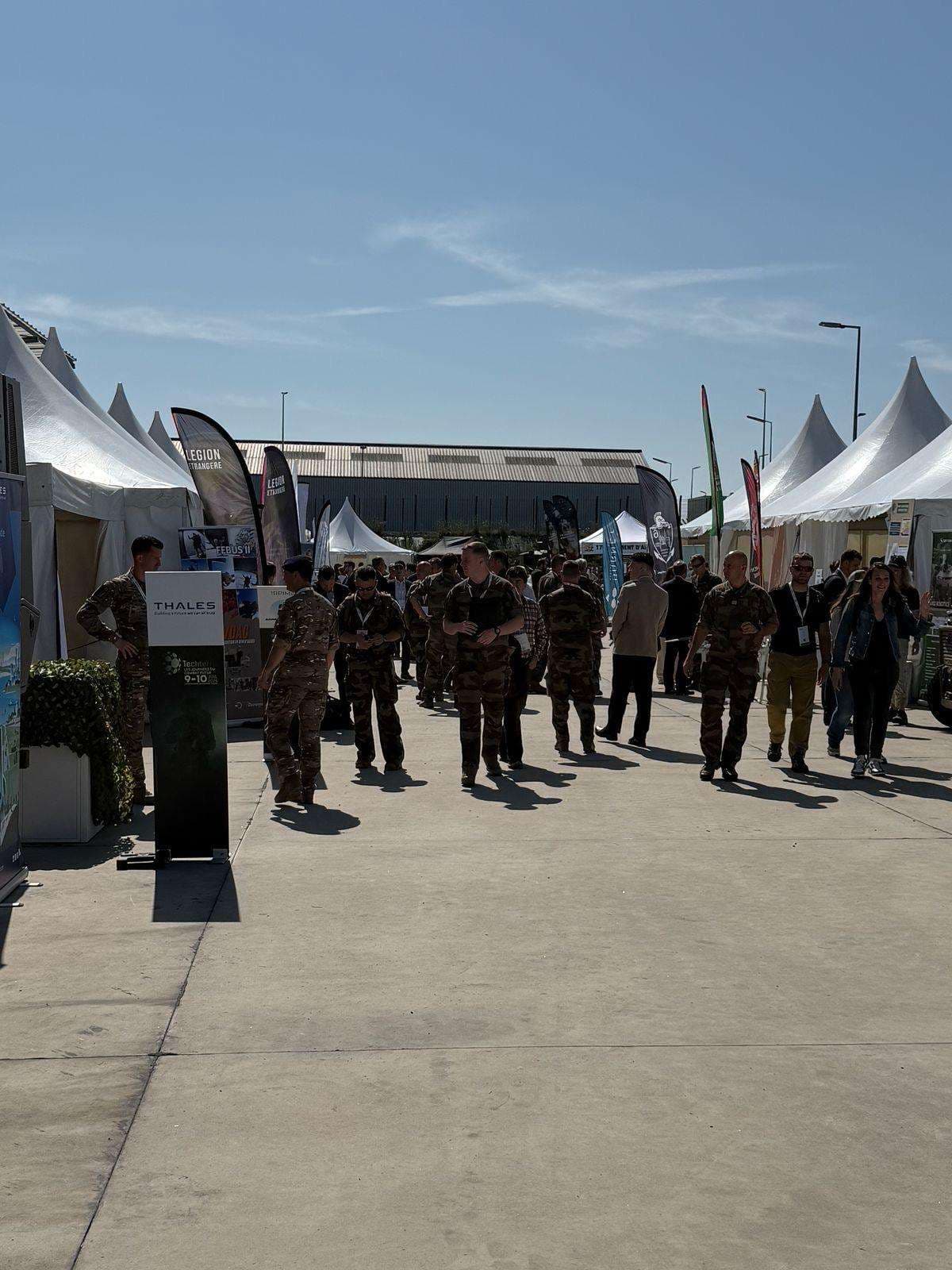 Salon professionnel, stands et visiteurs